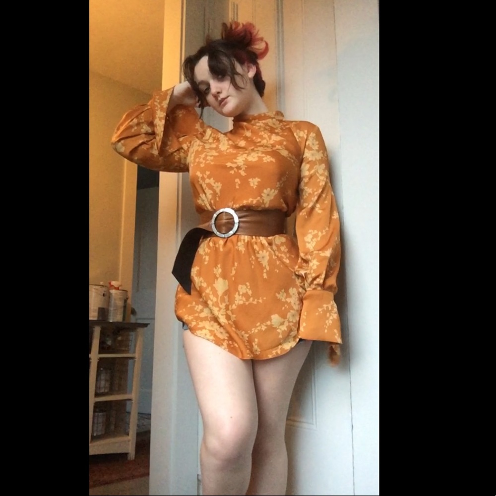 Open back floral shirt